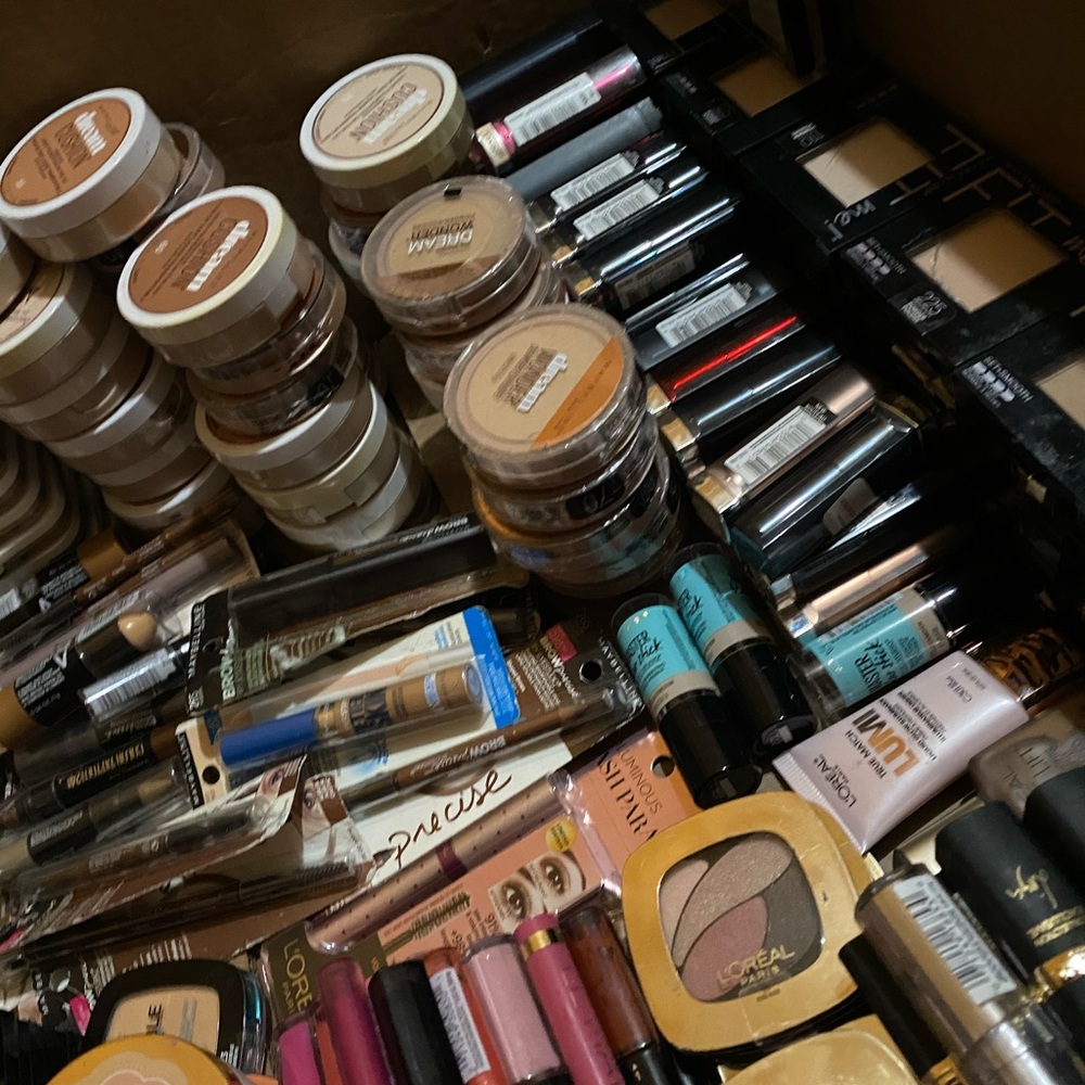 Makeup lot 20 piece READ DESCRIPTION
